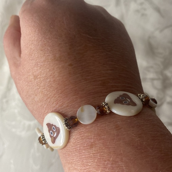 Handcrafted Shell and Crystal Poo Emoji Bracelet - Picture 5 of 6